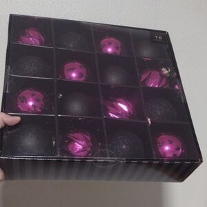 Cheetah Print ,Pink‎ Black Christmas Ornaments Set New In Box